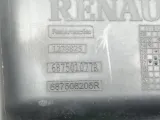 Дефлектор воздушный правый Renault Logan 687501077R