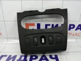 Накладка блока управления печкой (отопителем) Renault Logan 275009384R