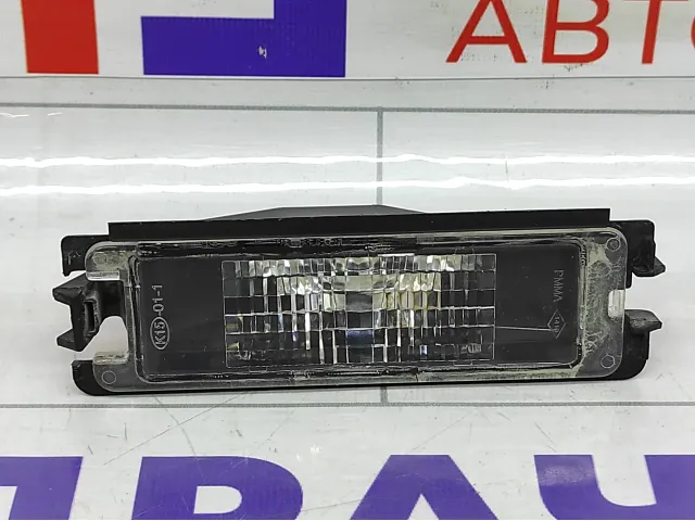 Фонарь подсветки номера Renault Logan 8200957874
