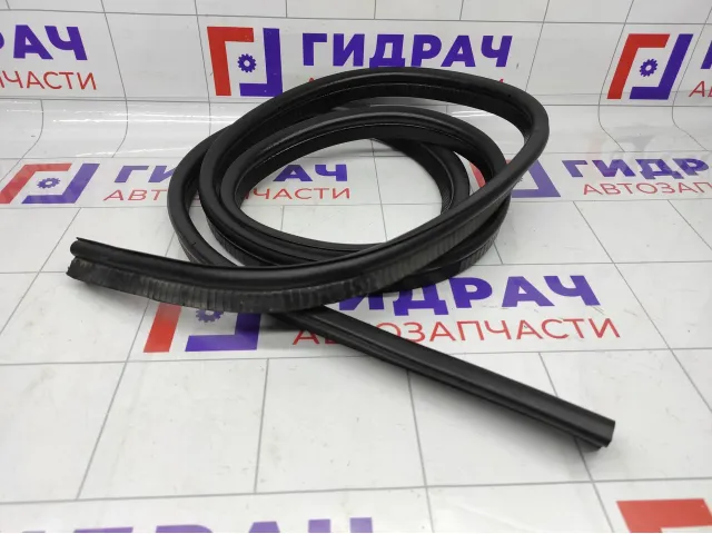 Уплотнитель двери (крышки) багажника Renault Logan 908308888R