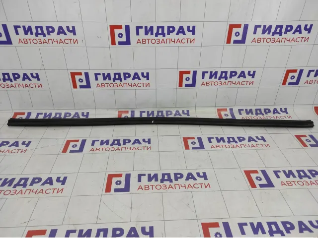 Уплотнитель капота Renault Logan 668309754R