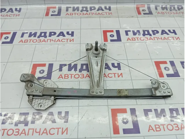 Стеклоподъемник механический задний правый Renault Logan 827202131R