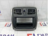 Рамка магнитолы Renault Logan 682604797R