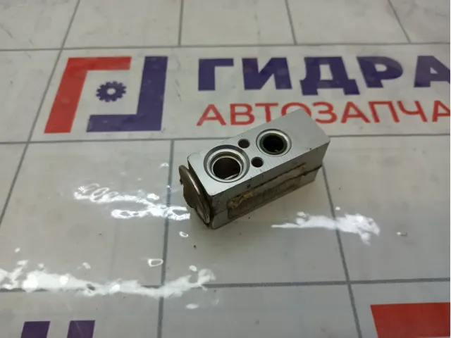 Клапан кондиционера Renault Logan 922700505R