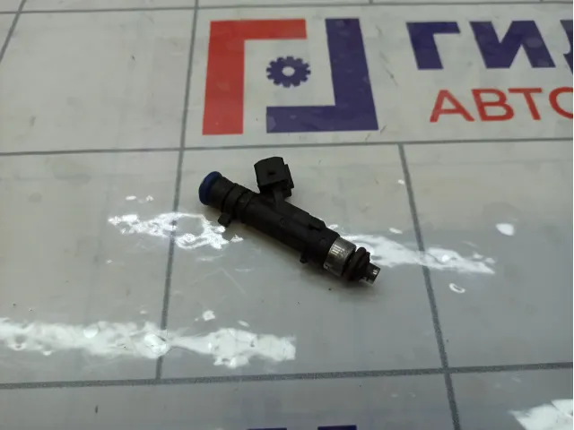 Форсунка инжекторная Renault Logan 8200227124