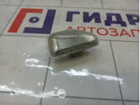 Повторитель на крыло левый Renault Logan 261651140R