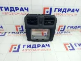 Рамка магнитолы Renault Logan 682602327R