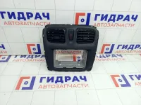 Рамка магнитолы Renault Logan 682602327R