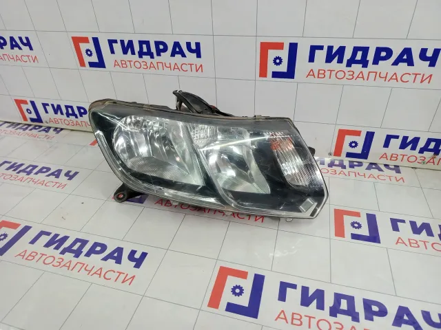 Фара правая Renault Logan 260106223R