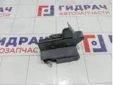 Замок двери задней левой Renault Logan 825035141R