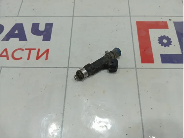 Форсунка инжекторная Renault Logan 8200227124