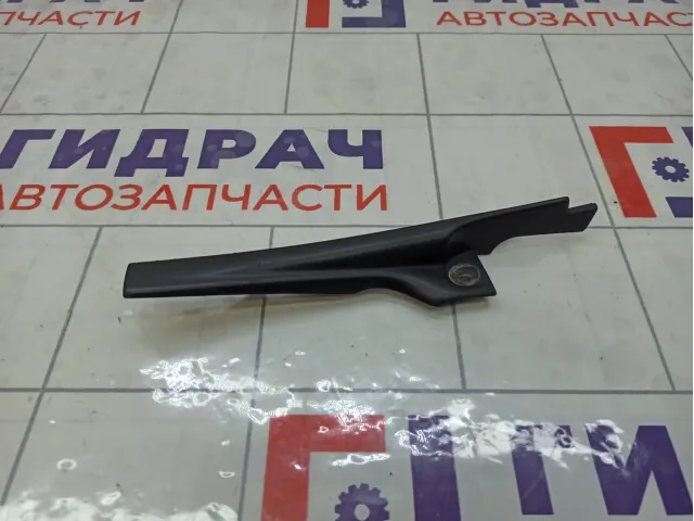 Накладка решетки стеклоочистителя левая Renault Logan 668225143R