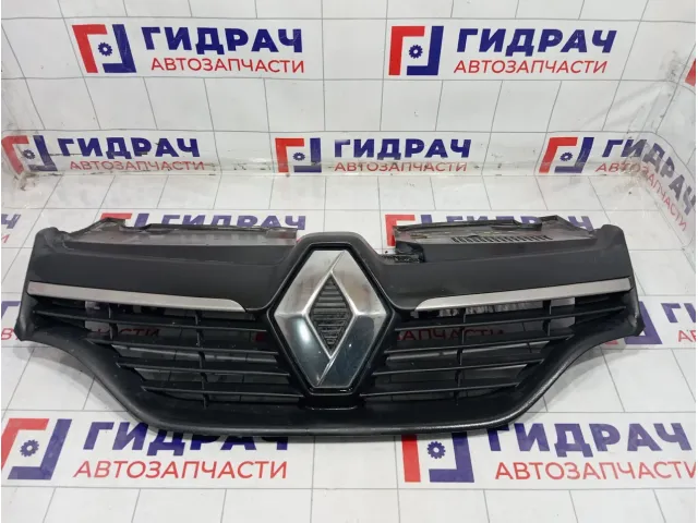 Решетка радиатора Renault Logan 623105727R
