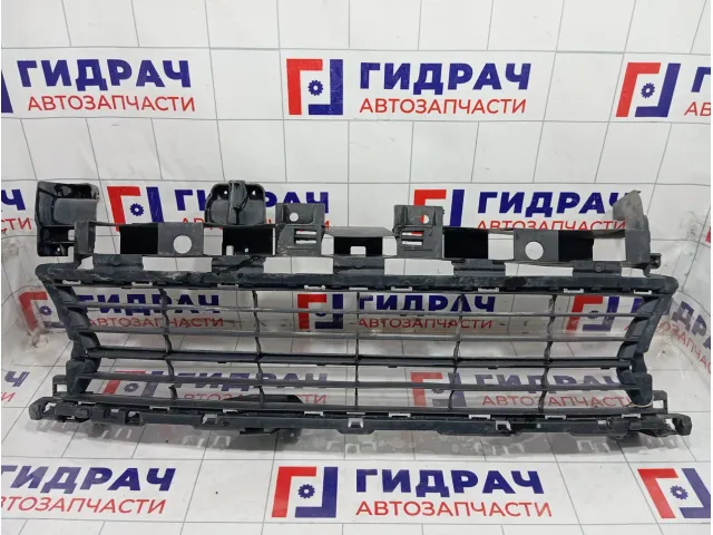 Решетка бампера переднего центральная Renault Logan 622542439R