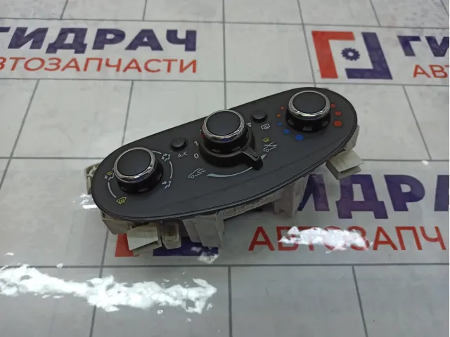 Блок управления отопителем (печкой) Renault Logan 275101698R