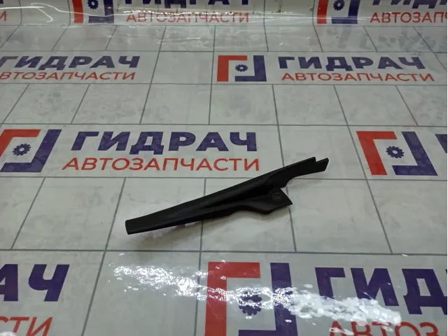 Накладка решетки стеклоочистителя левая Renault Logan 668225143R