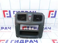 Накладка торпедо центральная Renault Logan 2 682602327R
