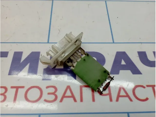 Резистор отопителя Renault Logan 2 271504503R