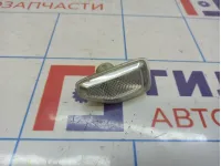 Повторитель на крыло правый левый Renault Logan 2 261651140R