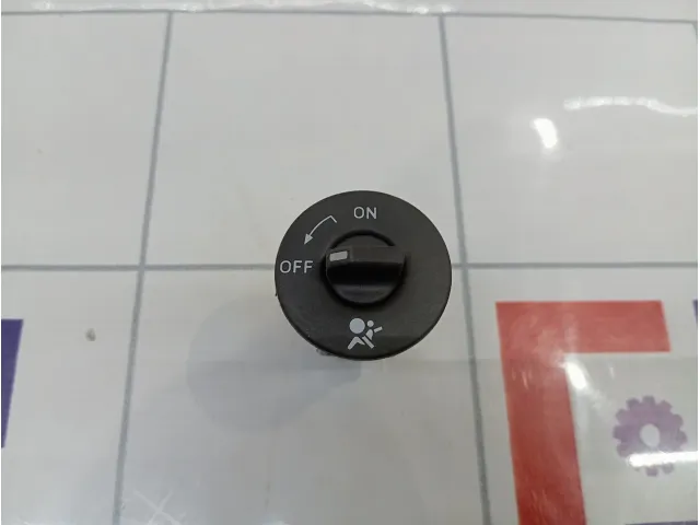 Выключатель AIR BAG Renault Logan 2 681995427R