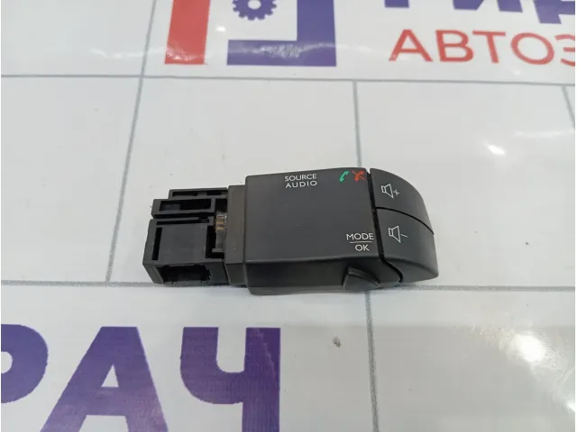 Блок кнопок управления магнитолой Renault Logan 2 255522448R