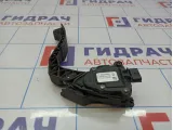 Педаль газа Renault Logan 2 180022703R. Потертость.