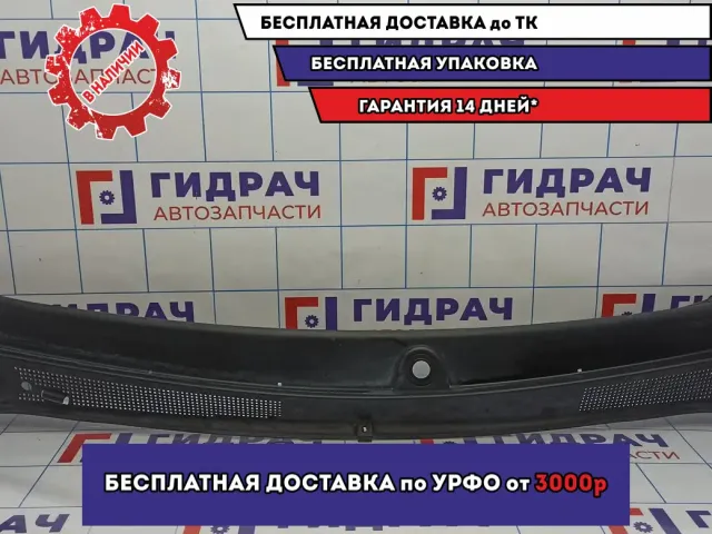 Решетка стеклооч. (планка под лобовое стекло) Renault Logan 2 668115673R. Царапины.