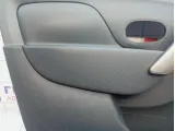 Обшивка двери передней левой Renault Logan 2 809017481R. Потертость.