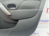 Обшивка двери передней правой Renault Logan 2 809001863R. Царапины, трещина.