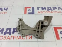 Кронштейн ролика ручейкового ремня Renault Logan 2 119231672R