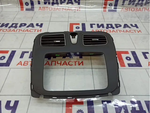Рамка магнитолы Renault Logan 2 682601883R