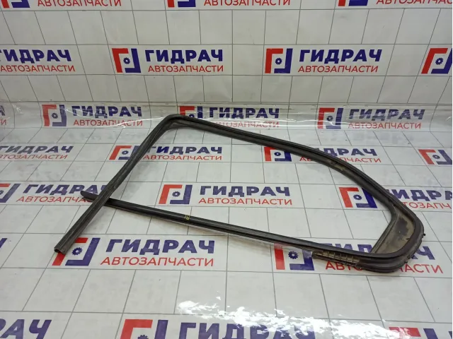 Уплотнитель стекла заднего левого Renault Logan 2 823314662R