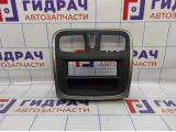 Накладка декоративная Renault Logan 2 682604797R.