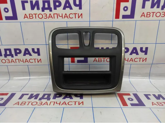 Накладка декоративная Renault Logan 2 682604797R.