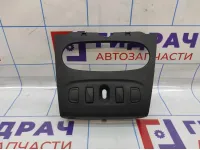 Накладка декоративная Renault Logan 2 275009384R.