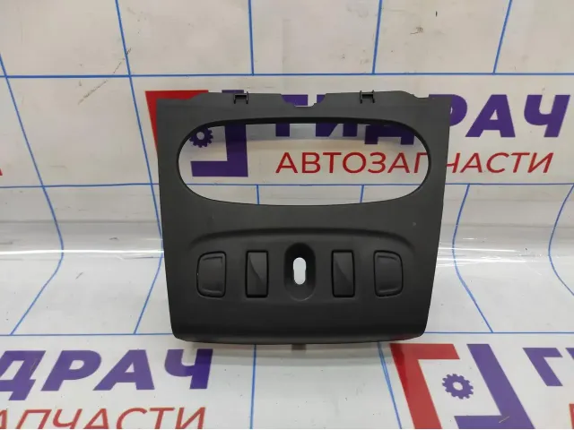 Накладка декоративная Renault Logan 2 275009384R.