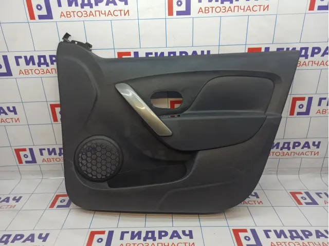 Обшивка двери передней правой Renault Logan 2 809001863R.