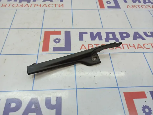 Накладка лобового стекла левая Renault Logan 2 668225143R.