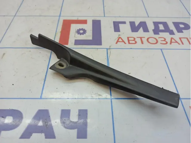 Накладка лобового стекла правая Renault Logan 2 668223701R.