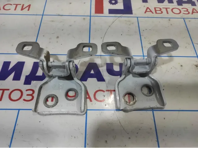 Петли двери задней правой Renault Logan 2 6001546883. Комплект.