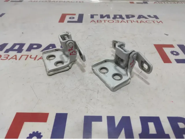 Петли двери задней правой Renault Logan 2 6001546883. Комплект.