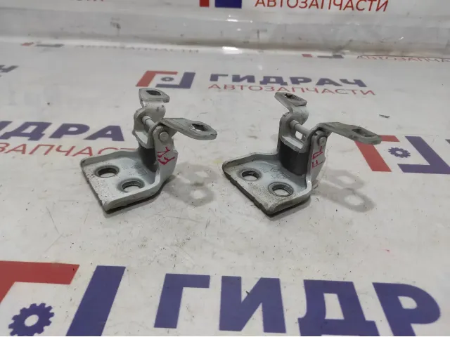 Петли двери передней правой Renault Logan 2 6001546883. Комплект.