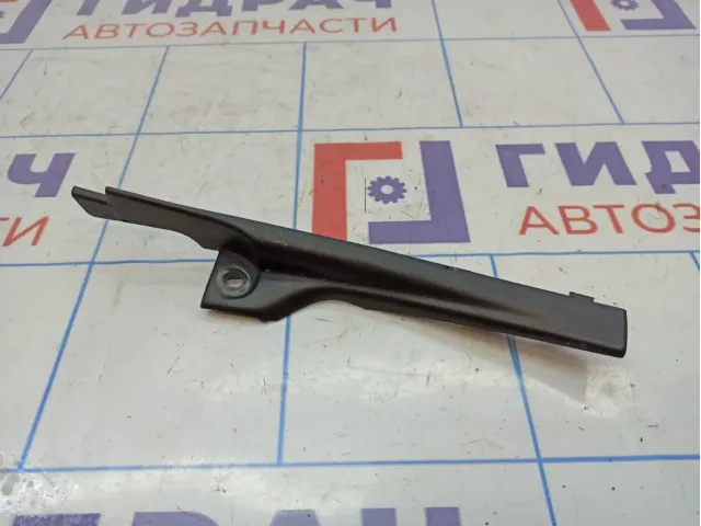 Накладка лобового стекла правая Renault Logan 2 668223701R.