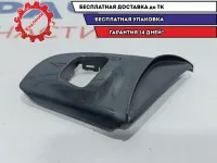 Накладка левая Renault Logan 2 . На кнопку в рулевое колесо. Сломано крепление.
