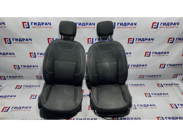 Комплект сидений Renault Logan 2 . С подогревом и AIR BAG. Требуют чистки.