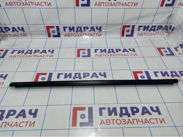 Уплотнитель стекла двери передней правой Renault Logan 2 803308376R