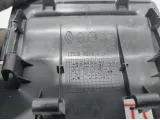 Накладка крышки багажника правая Renault Logan 2 135068918R