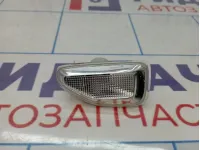 Повторитель на крыло левый Renault Logan 2 261651140R