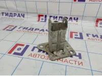 Кронштейн усилителя переднего бампера правый Renault Megane 2 8200011107