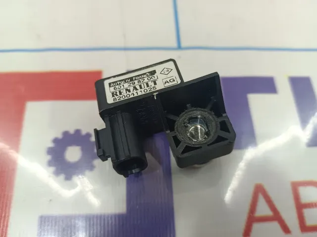 Датчик AIR BAG Renault Megane 2 8200411025